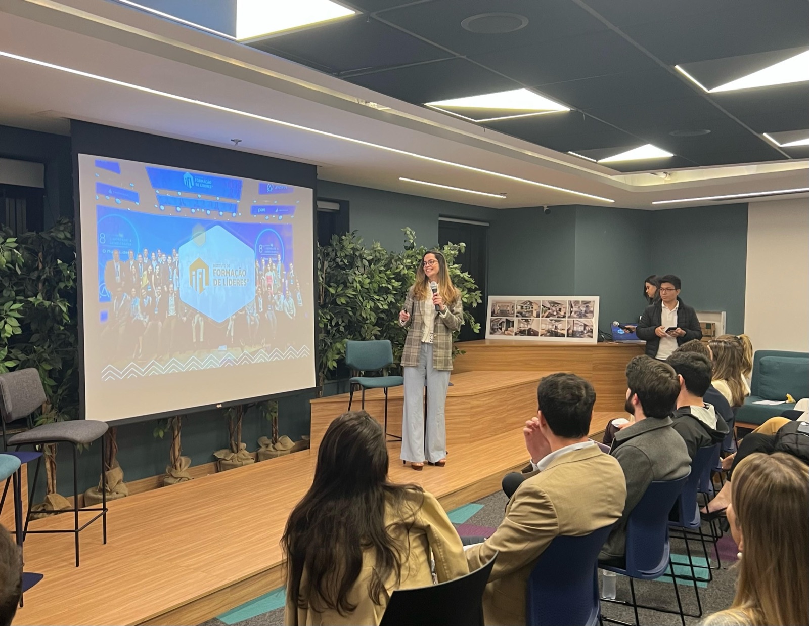 IFL Talk com associados — apresentação no auditório